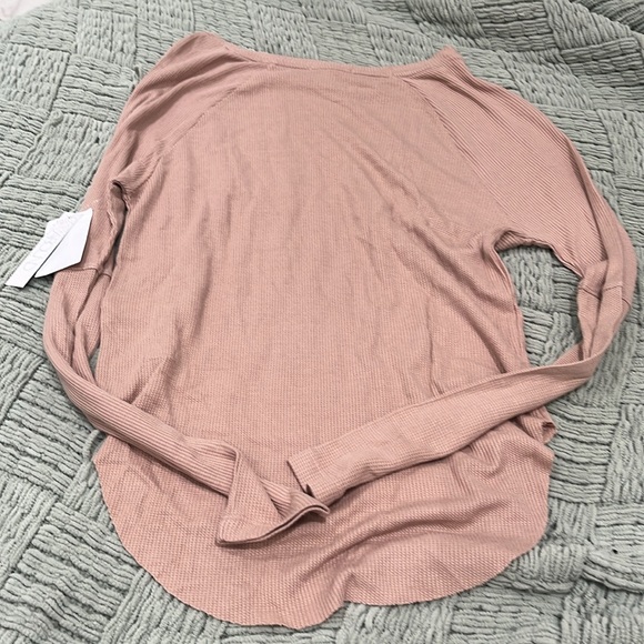 ABOUND Long Sleeve Raglan Tee Waffle Knit In Tan Dale Round Raw Hem sz XS and M. - Picture 5 of 7